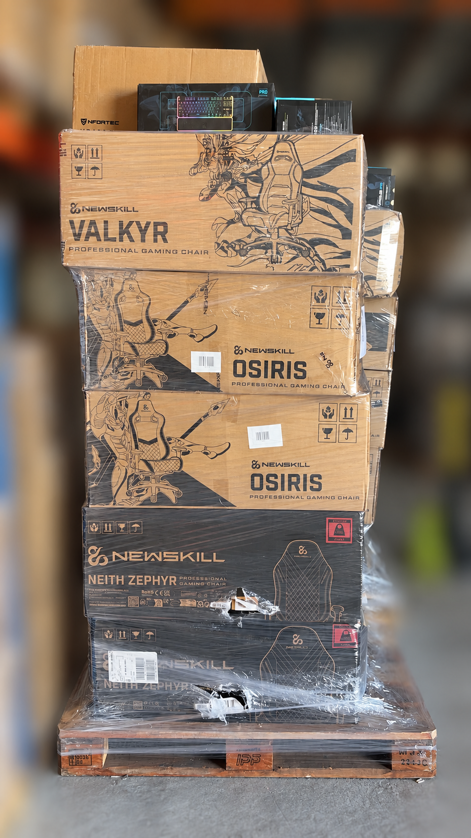 Palé de productos gaming. Imagen orientativa; consultar el listado real del producto.